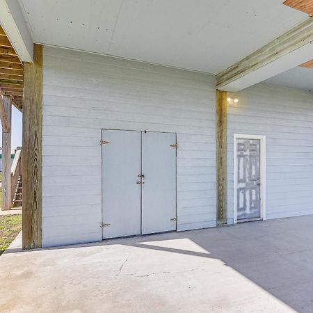 Crystal Beach Home With 2 Grills Walk To Shore! Exterior photo